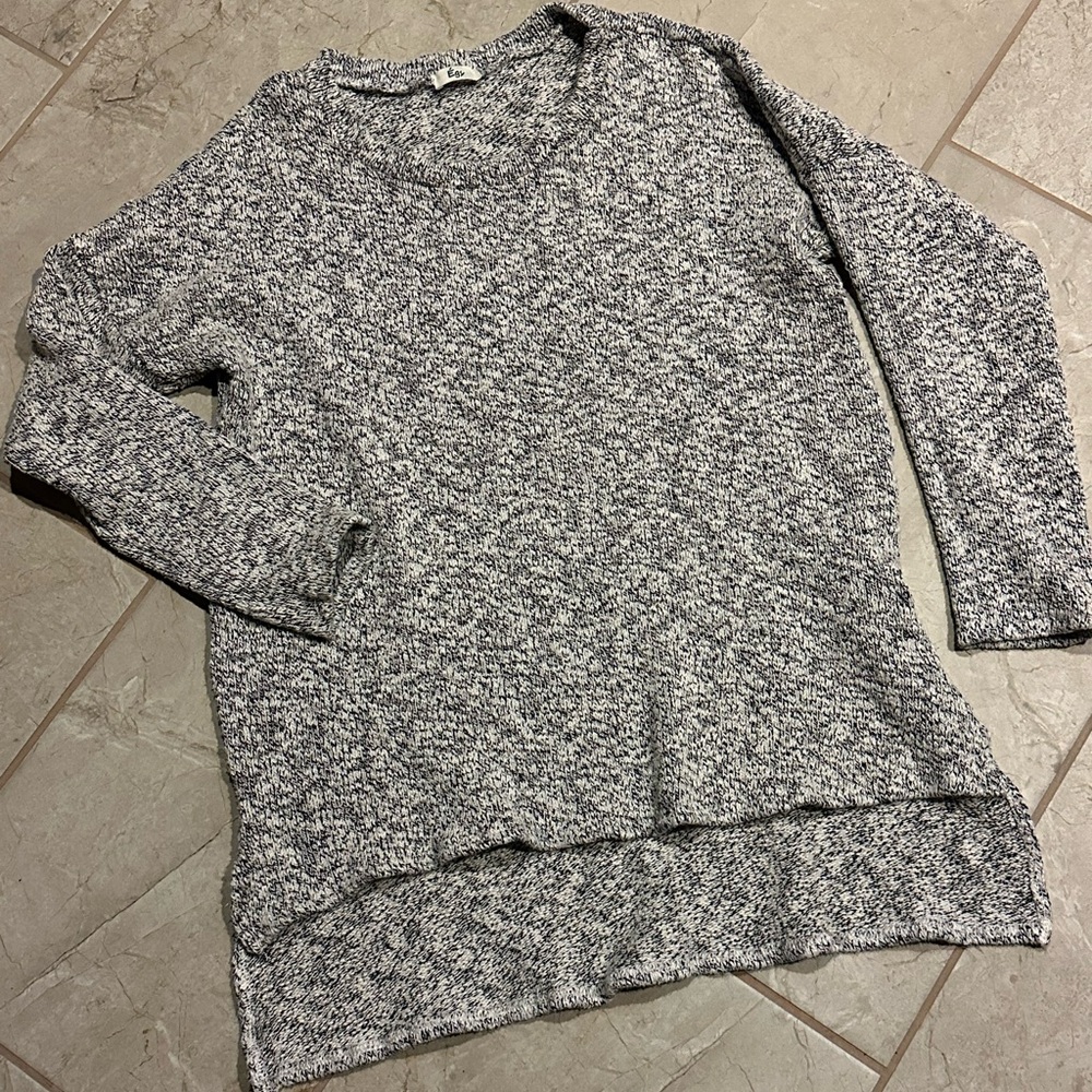 Oversized loose fit high low hem sweater black & white thick EGY